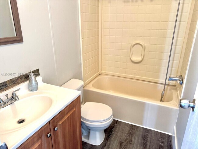 Building Photo - 220 NE 12th Ave