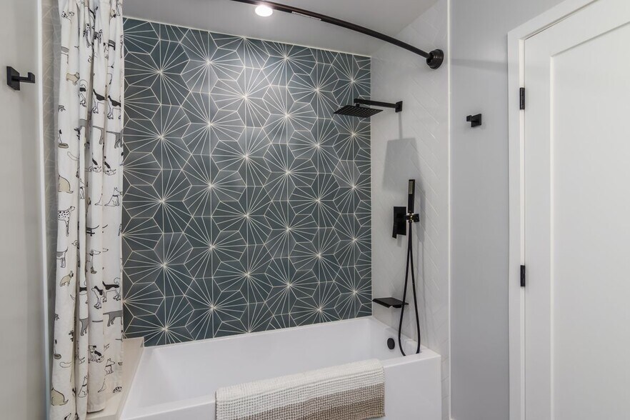 Building Photo - 4821 Heaven Ave