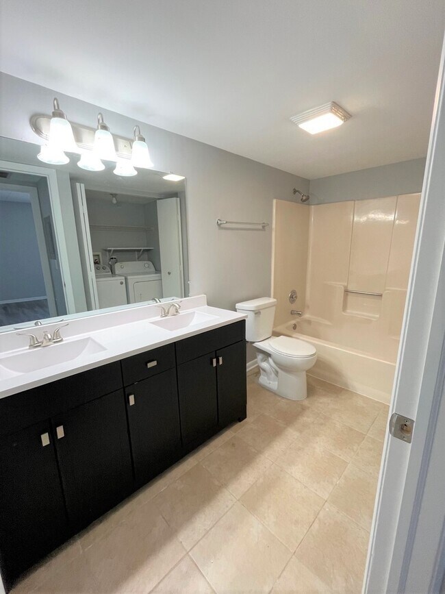 Building Photo - 1504 W Jefferson Ave