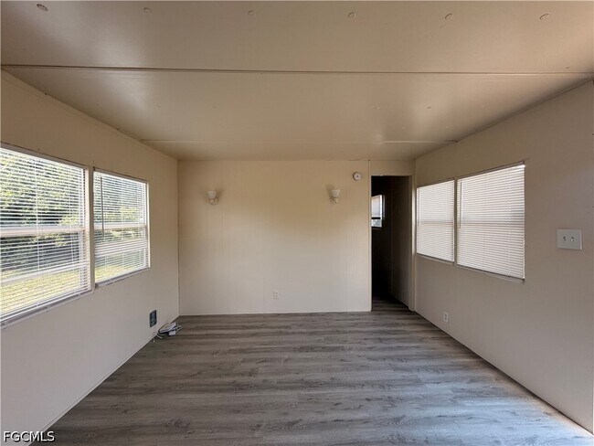 Building Photo - 7869 Suncoast Dr