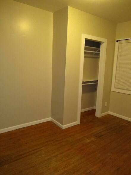 Building Photo - 19 Sheffield Ave