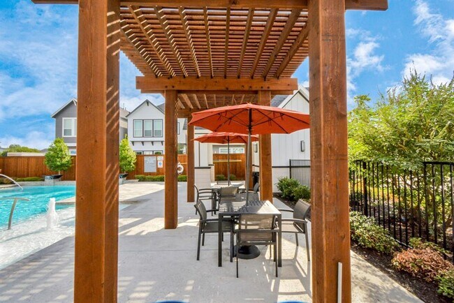 Building Photo - 716 Strawberry Pines Ct
