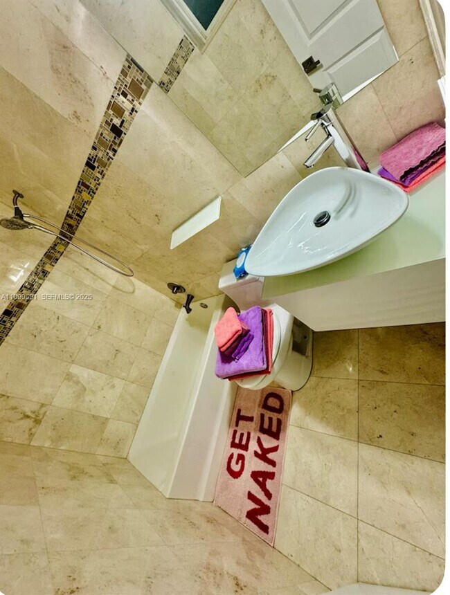 Building Photo - 9240 Byron Ave