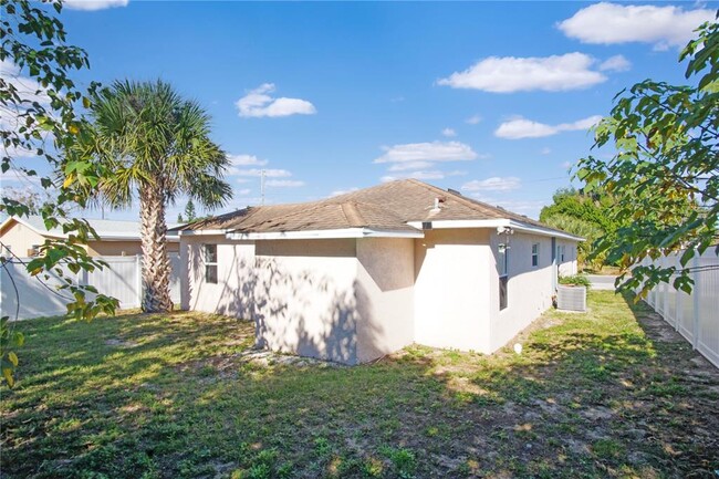 Building Photo - 1205 Ave F