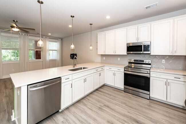 Building Photo - 7722 Park Gate Dr