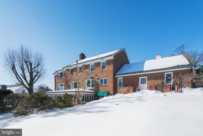 Building Photo - 513 Cathedral Dr