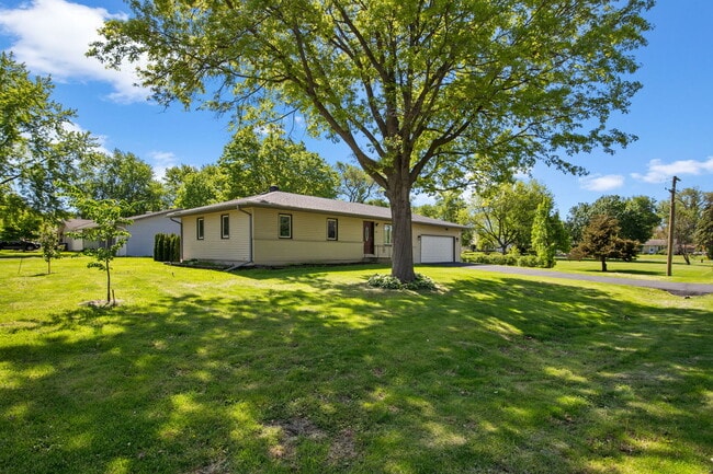 Building Photo - 104 N Spruce St