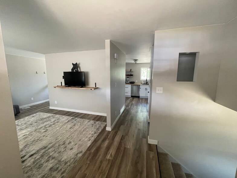 Building Photo - 640 S Sunset Dr