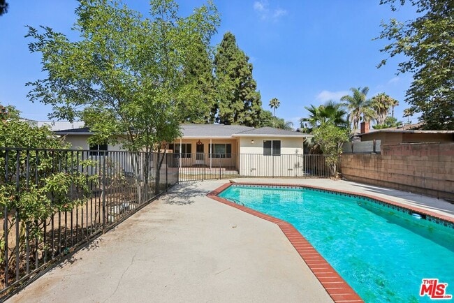 Building Photo - 6727 Orion Ave
