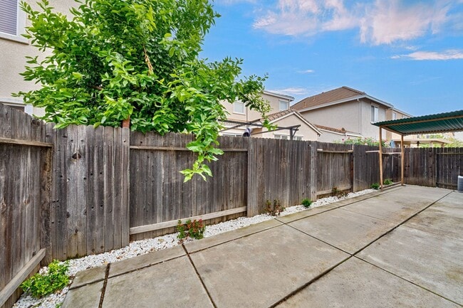 Building Photo - 2815 Tourbrook Way