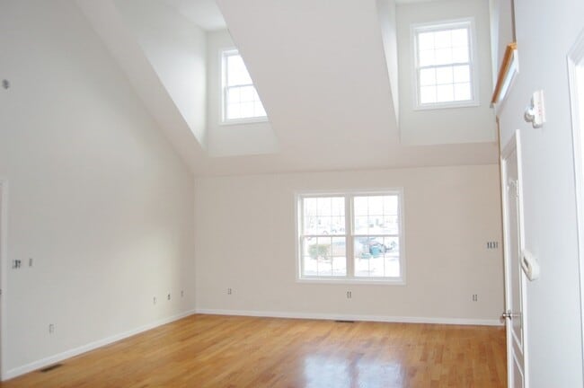 Building Photo - 3 Merrimac Way