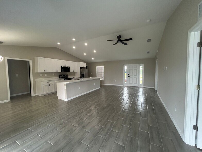 Building Photo - 4/3 Brand New Construction