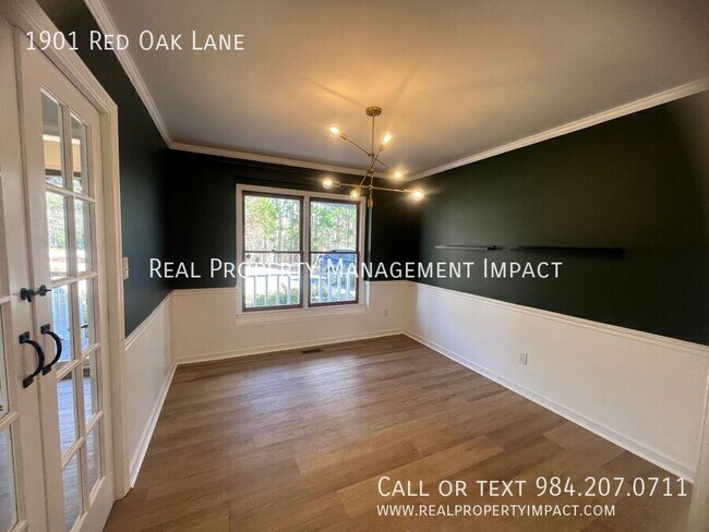 Building Photo - 1901 Red Oak Ln