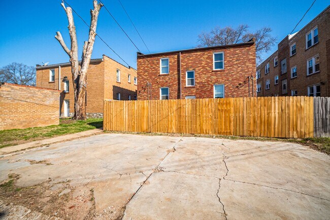 Building Photo - TGS Upstairs Lounge