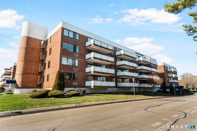 Building Photo - 1460 Elm St