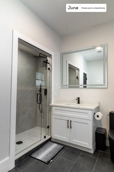 Building Photo - Room in Shared 5 bed/2 bath home in Roxbury