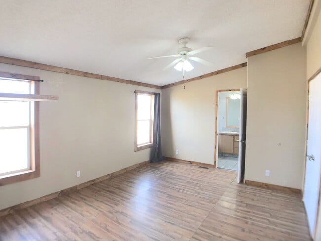 Building Photo - 4 bedroom home in Moriarty. Country Living! Close to I-40.