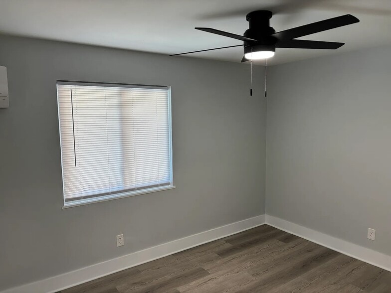 Building Photo - 87 E 4th Ave