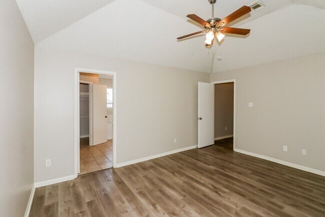 Building Photo - 15806 Mission Crest Ct
