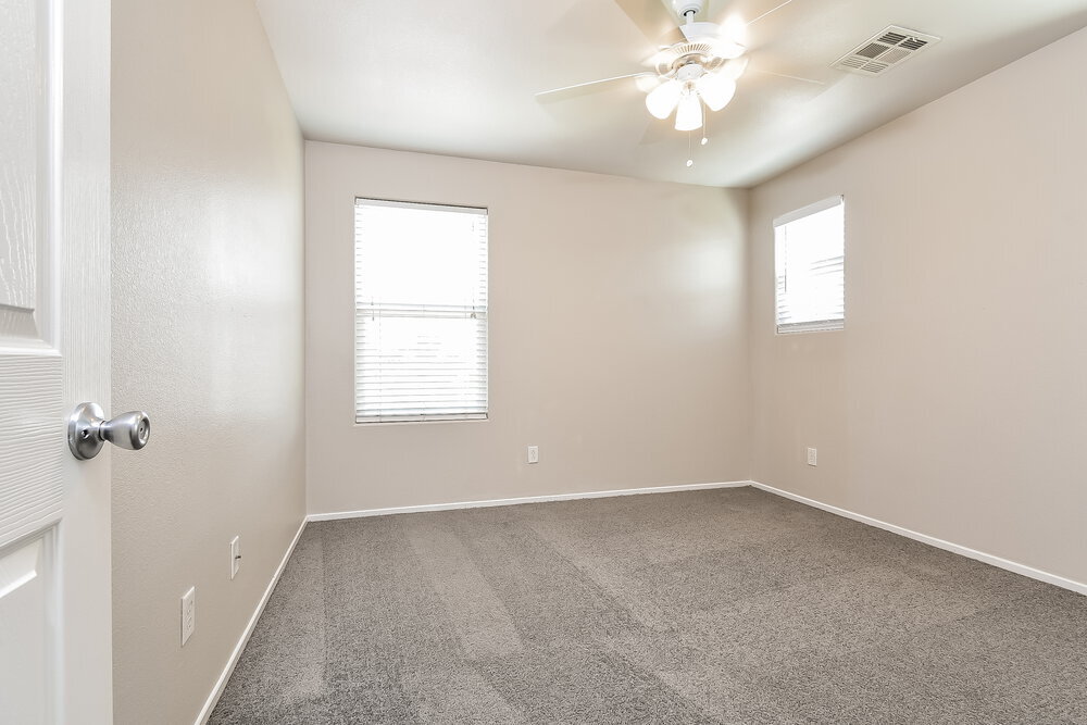 Building Photo - 7921 Point Oaks Ct