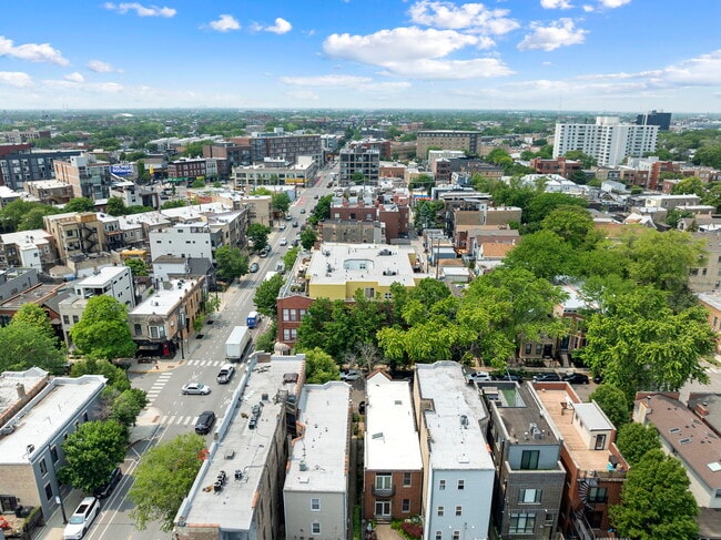 Building Photo - 2300 W Armitage Ave
