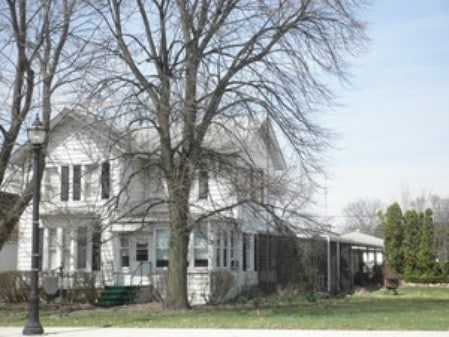 Building Photo - 242 W Lincoln Ave