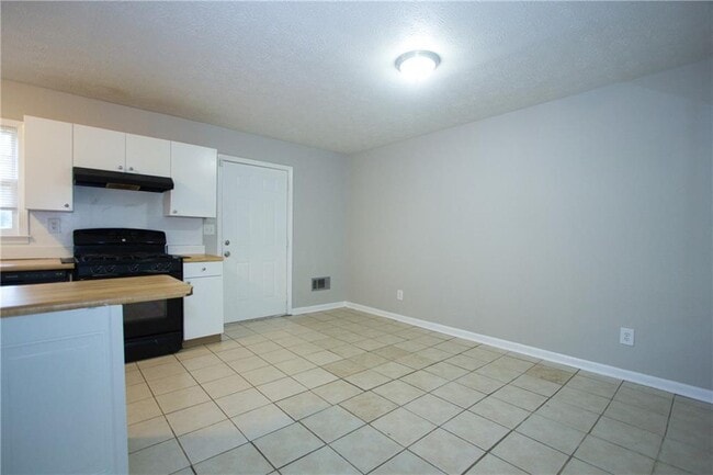 Building Photo - 2139 Golfview Dr SE