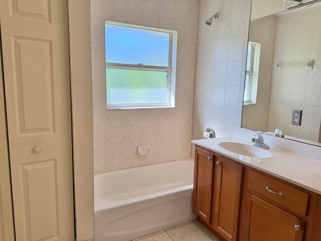 Building Photo - 1290 12th Ct SW