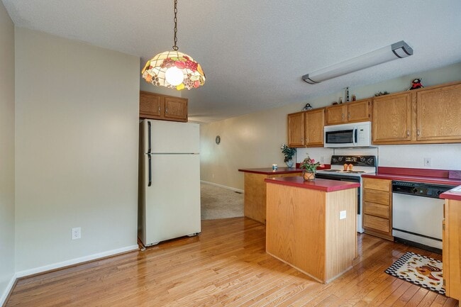 Building Photo - 3 bdrm/2 Bath Condo  Bristol, TN