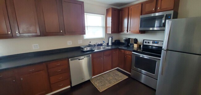 Building Photo - ? Pet Friendly Home ? Fenced in Yard ? Renovated ?