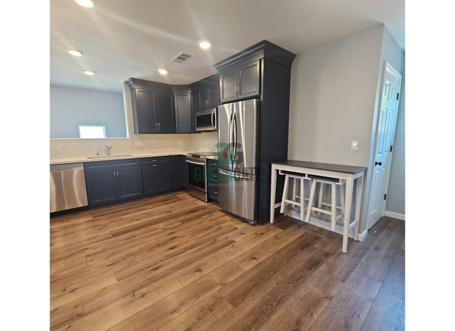 Building Photo - Gorgeous 1 Bedroom, 1 Bathroom Home Availa...