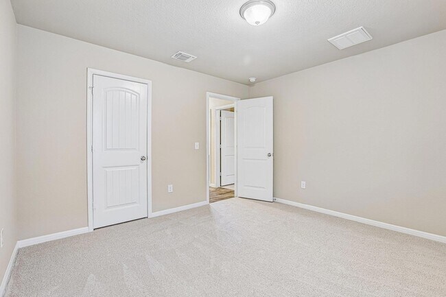 Building Photo - 10604 Menominee Falls Ln