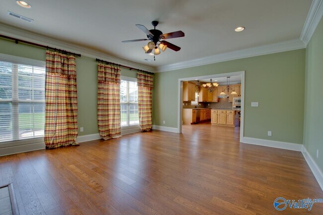 Building Photo - 2801 Centerridge Rd SE