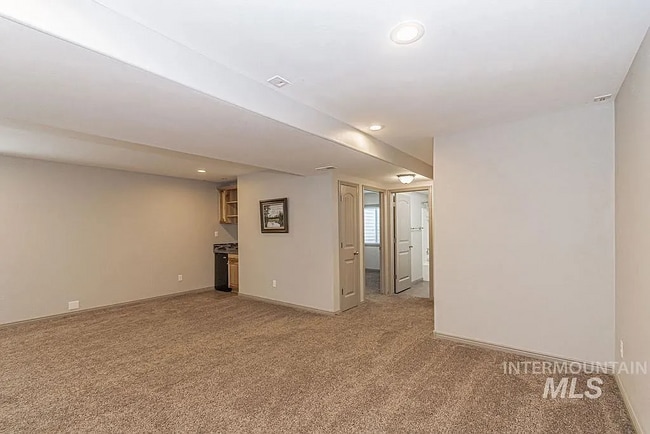 Building Photo - 2221 Frontier Dr