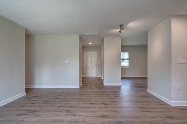 Building Photo - 507 Stonegate Dr