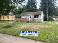 Building Photo - Updated 1-Bedroom House With Large Backyard