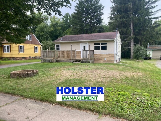 Primary Photo - Updated 1-Bedroom House With Large Backyard