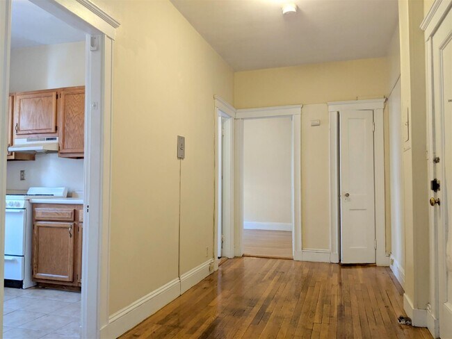 Building Photo - 8 Mellen St