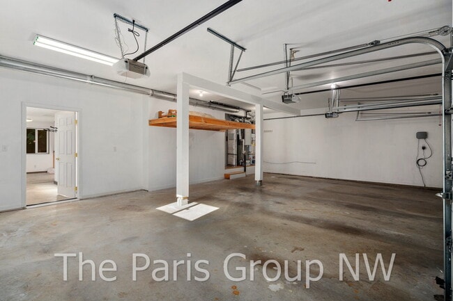 Building Photo - Extraordinary 3463sf Newcastle Home * Amazing Outdoor Spaces * A/C