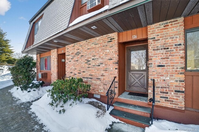 Building Photo - 126 Coachlight Square