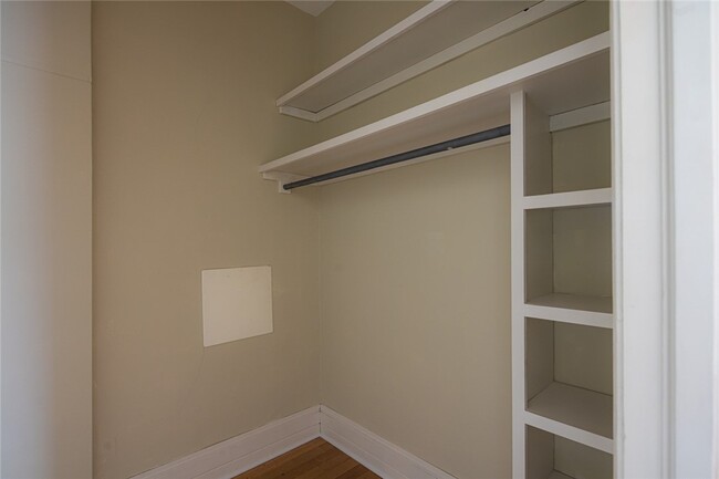 Building Photo - 2 Granger Pl