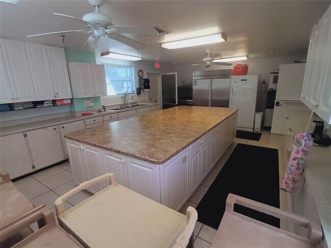 Building Photo - 5221 Beechmont Ave