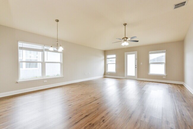 Building Photo - 1019 Longville Cir