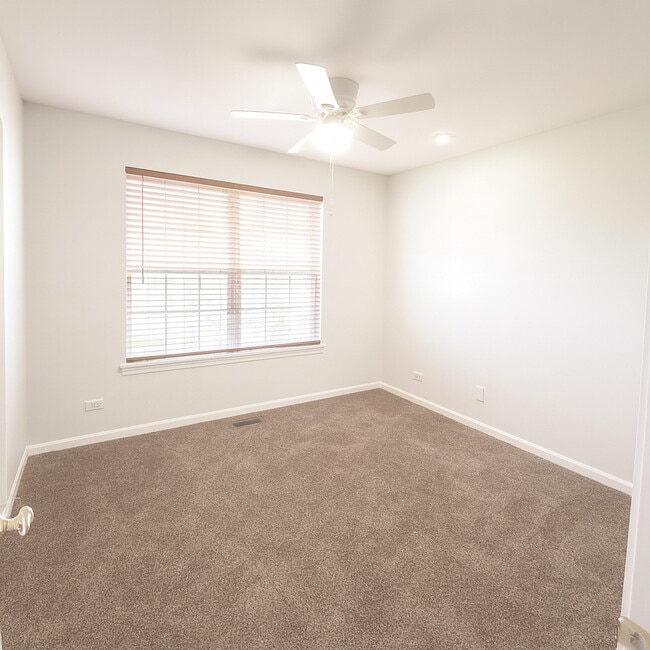 Building Photo - 1433 Deer Creek Ln