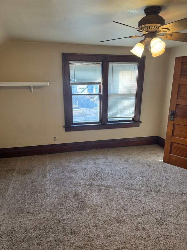 Building Photo - Nice 2 bedroom with unfinished basement an...