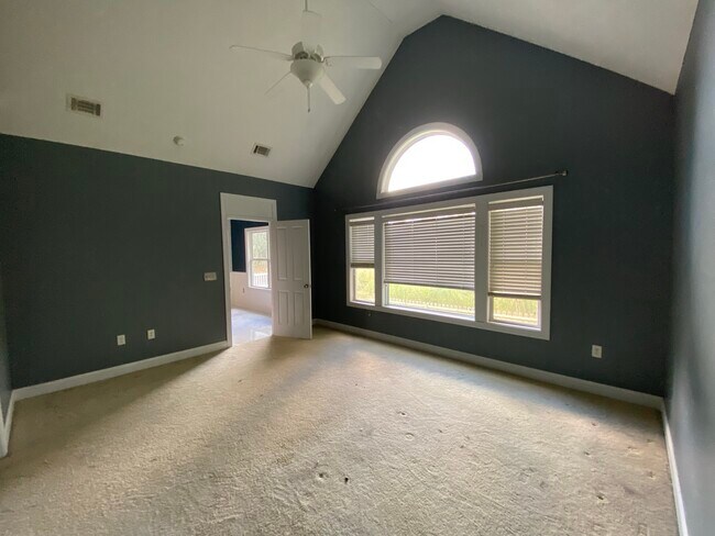 Building Photo - 128 Mosswood Dr