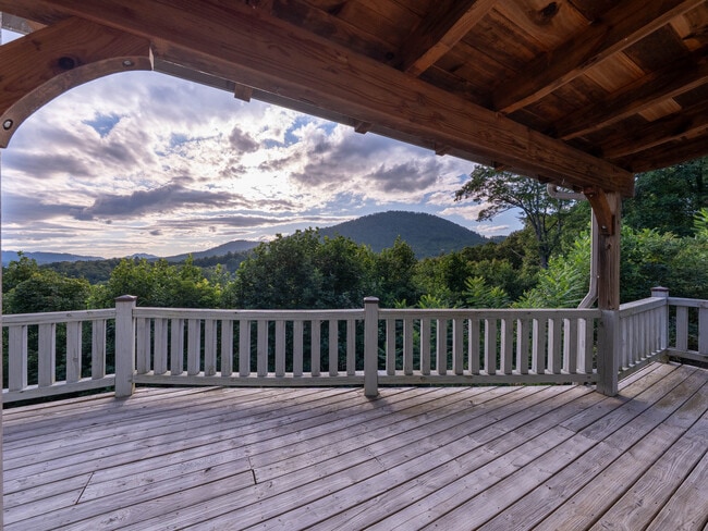 Building Photo - 452 Lotawatah Dr