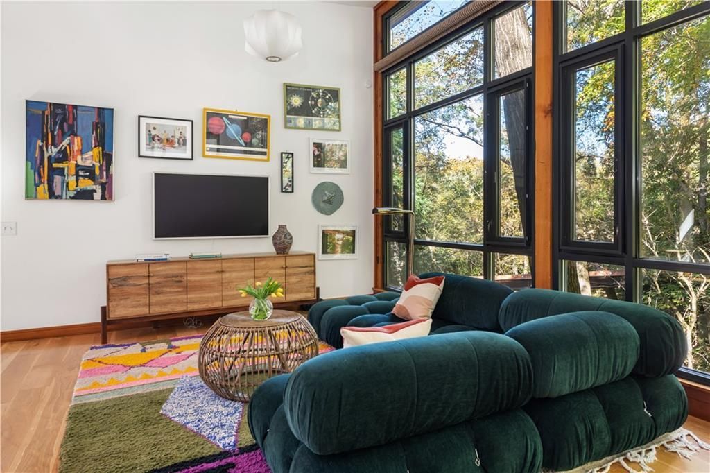 Building Photo - 515 Claire Dr NE