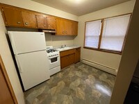 Building Photo - 616 Ivy Ave E