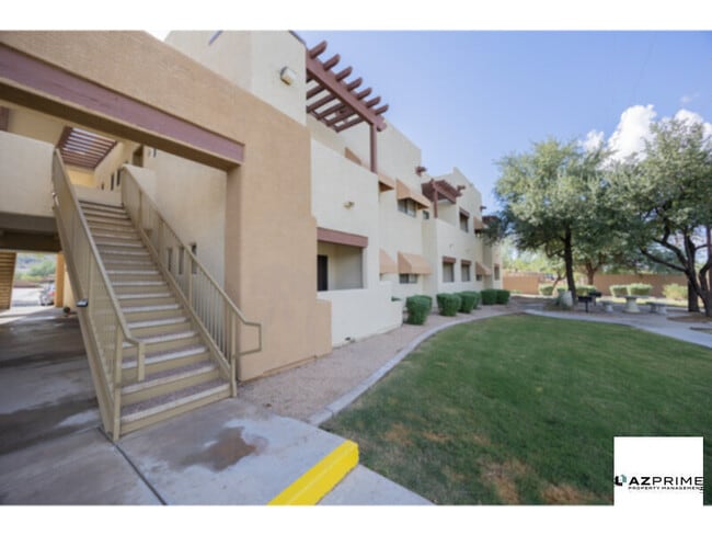 Building Photo - Stylish 3/2 Phoenix Condo in Gated Community!